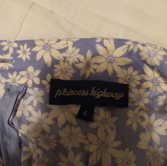Princess Highway Blue and White floral midi skirt size S - Picture 3 of 3